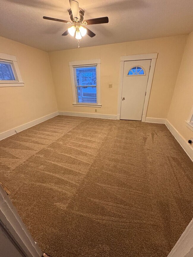 Building Photo - 100 Smithsonian St