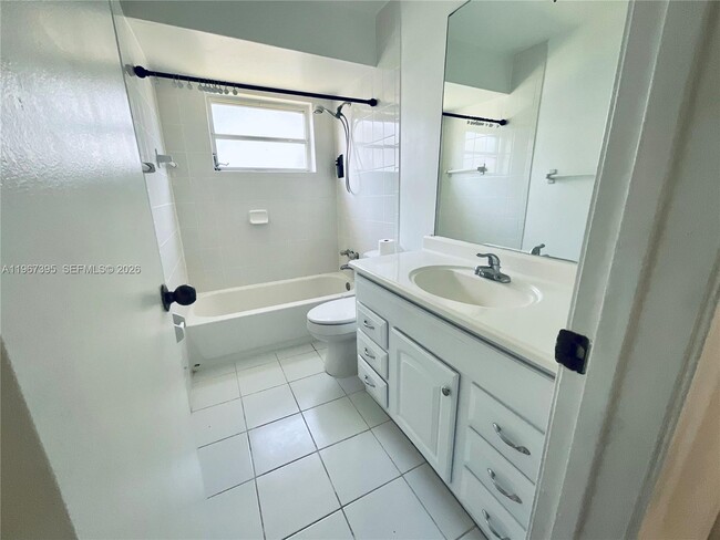 Building Photo - 4343 NW 113th Terrace