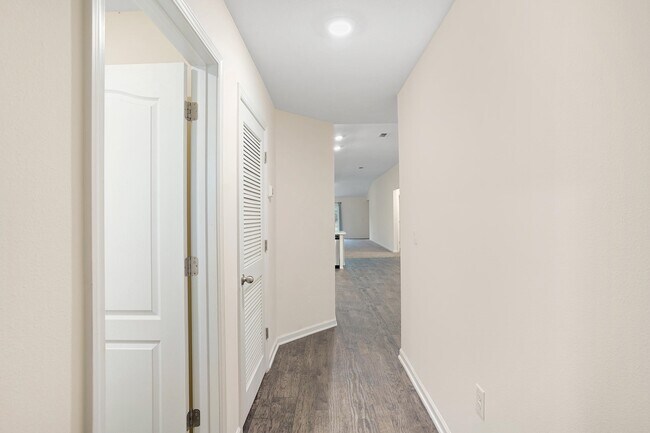 Building Photo - 22 Caminha Rd