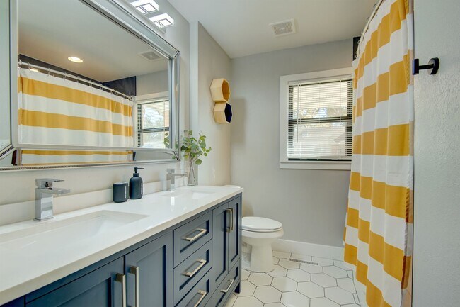 Building Photo - Gorgeous, updated home, turn-key and ready...