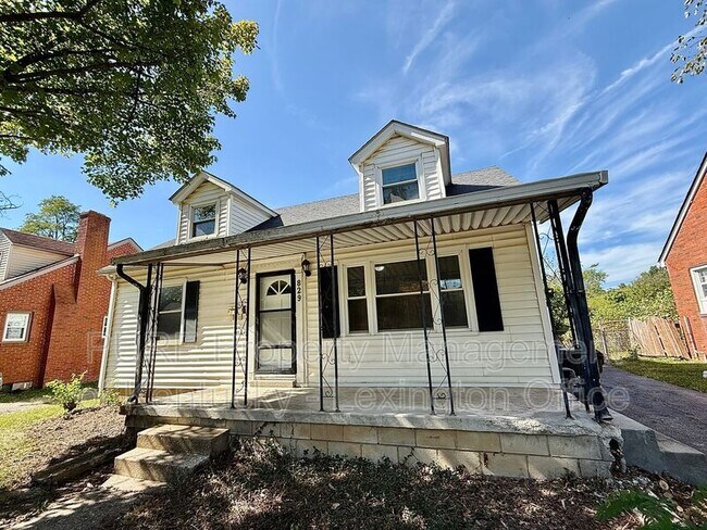 Building Photo - 829 Darley Dr