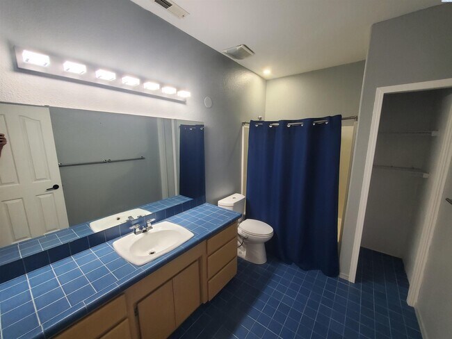 Building Photo - North Richland For Rent