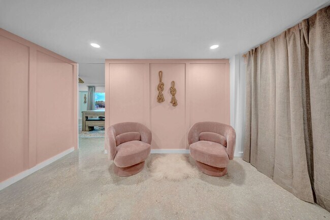 Building Photo - 555 S Gulf Dr