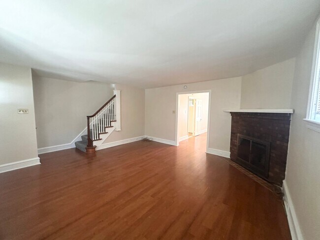 Building Photo - 301 N Reservoir St