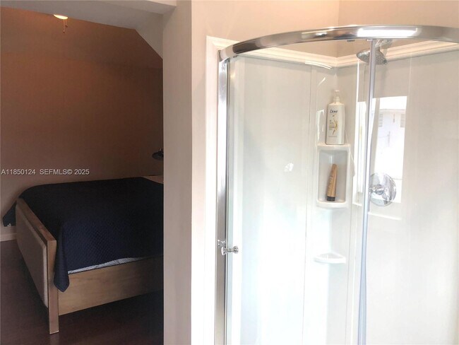 Building Photo - 1524 Argyle Dr