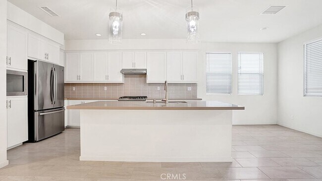 Building Photo - 137 Mirth