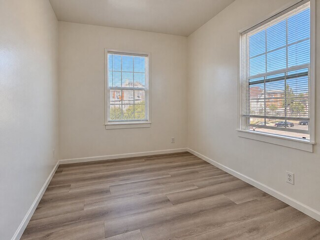 Building Photo - 1408 21st Ave