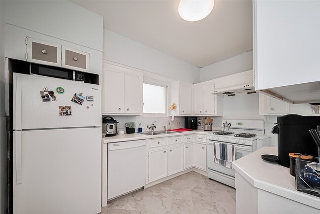 Building Photo - 2163 University Blvd