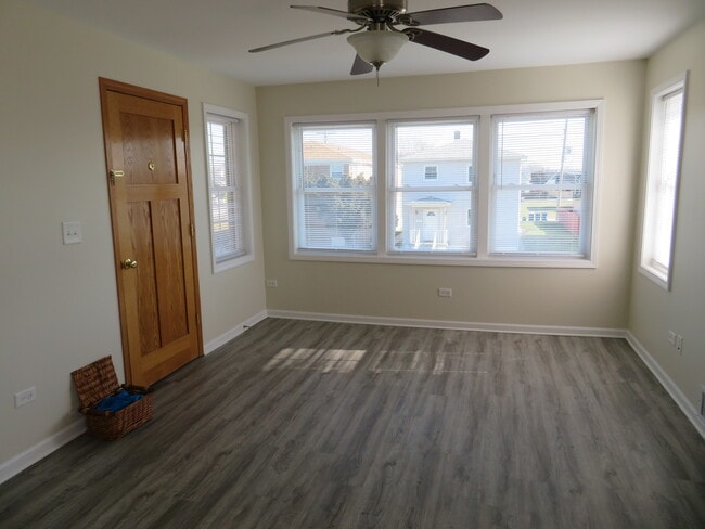 Building Photo - 118 N 12th Ave