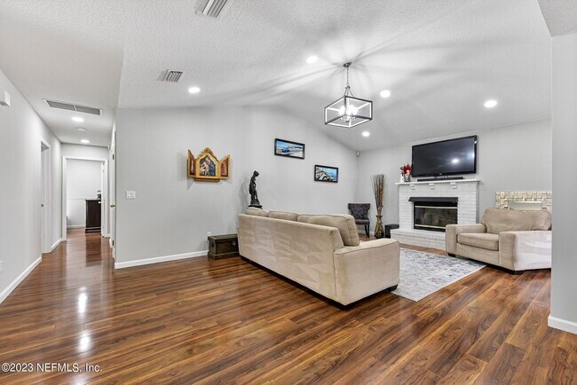 Building Photo - 9126 Trevi Cir W