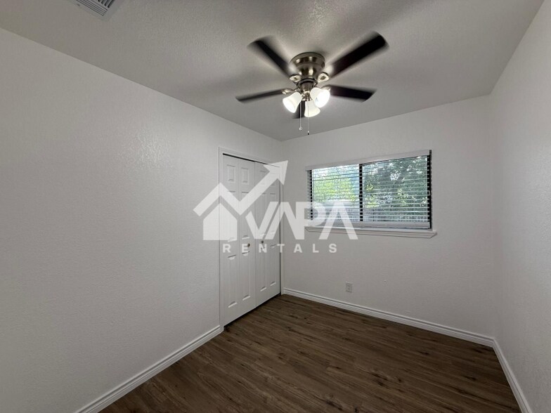 Building Photo - 4028 Coral Sunrise