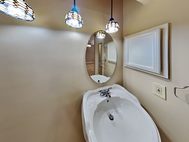 Building Photo - 410 Buoy Rd