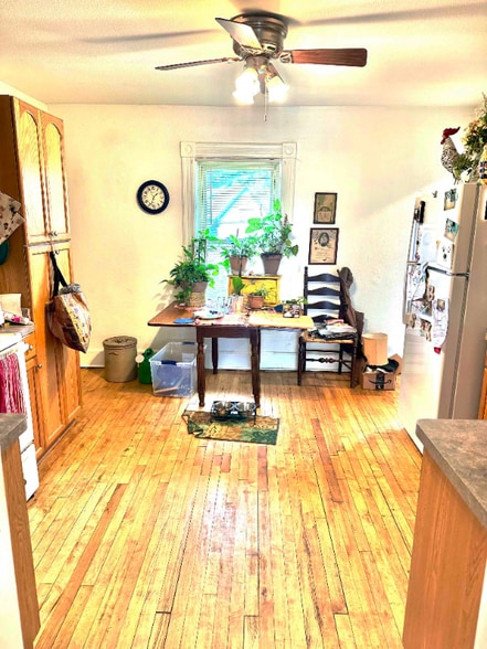 Building Photo - 229 W Van Buren St