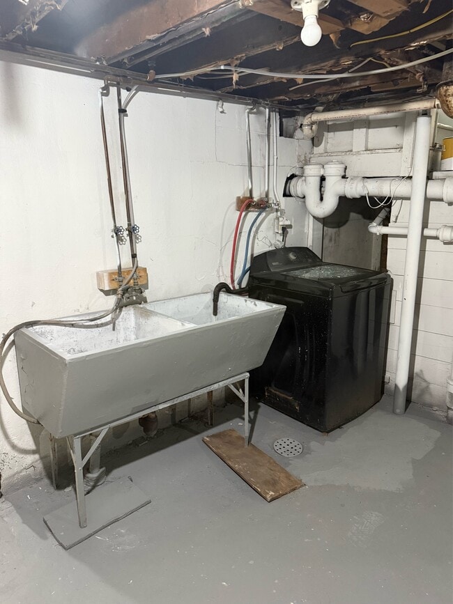 Building Photo - 1408 Ashmun St