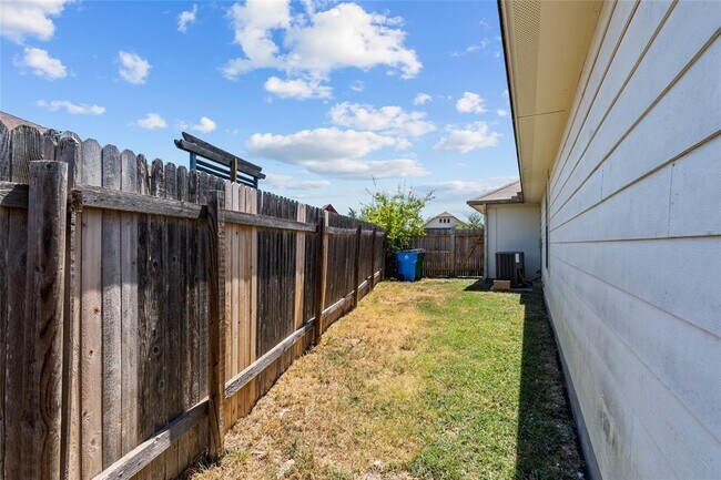 Building Photo - 12920 Snow Ln