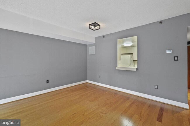 Building Photo - 1530 Key Blvd