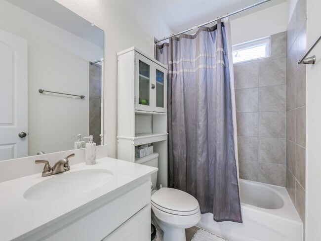 Building Photo - 337 Gleneagles Dr
