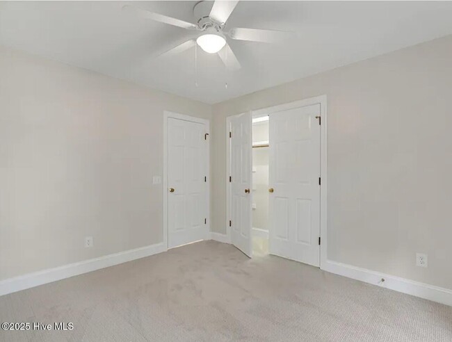 Building Photo - 110 Pine Cone Way