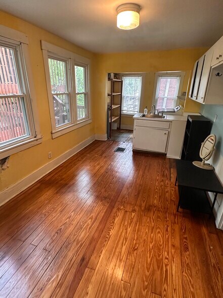Building Photo - 815 Rubel Ave
