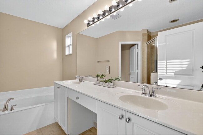 Building Photo - 7458 Sarentino Ln
