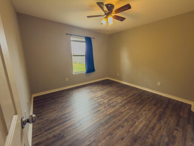 Building Photo - 2548 Houston Cir