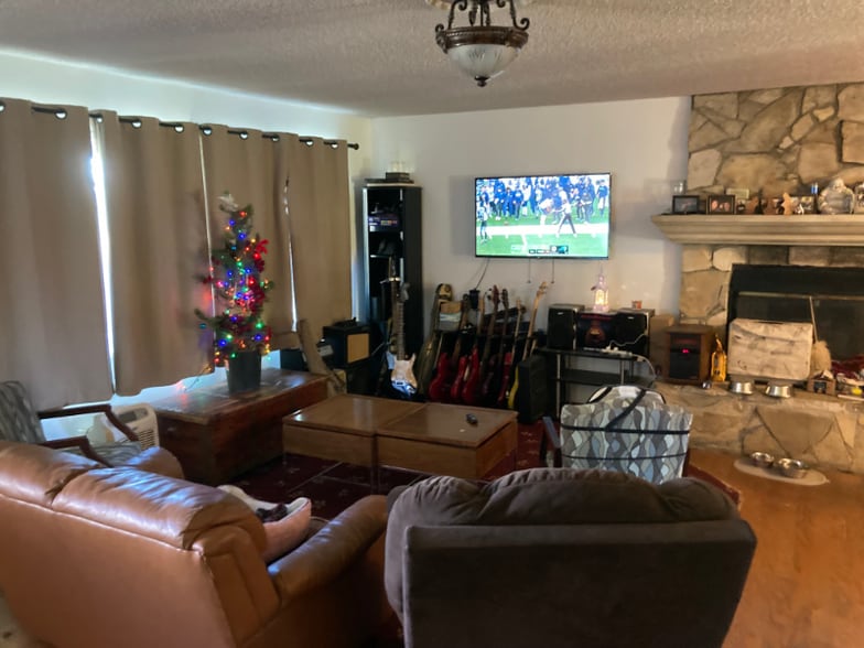 Building Photo - 8831 Debra Ave