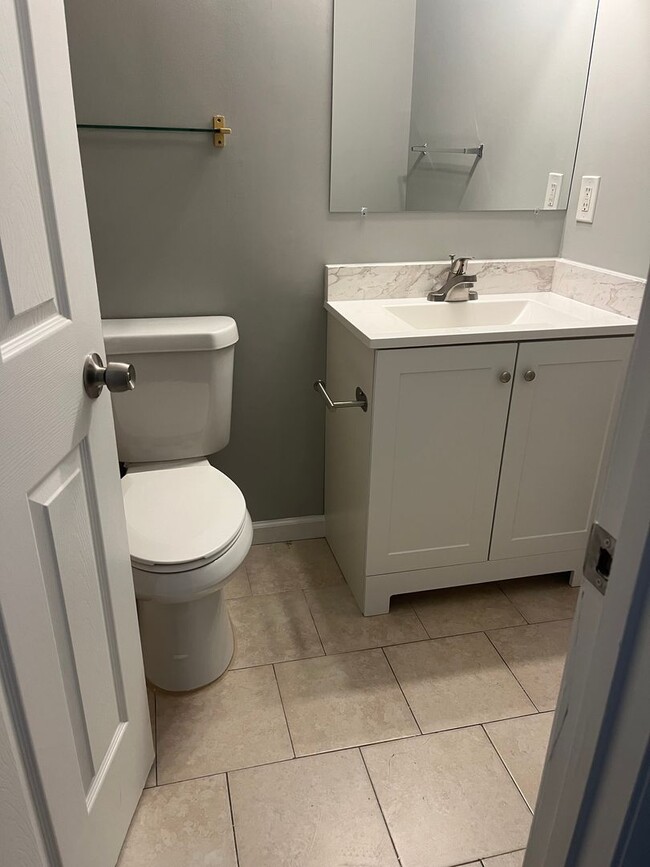 Building Photo - BEAUTIFUL, LARGE 3 BEDROOM RE-MODELED TOWN HOME! END OF GROUP HUGE FENCED IN YARD WITH A DECK! IT...