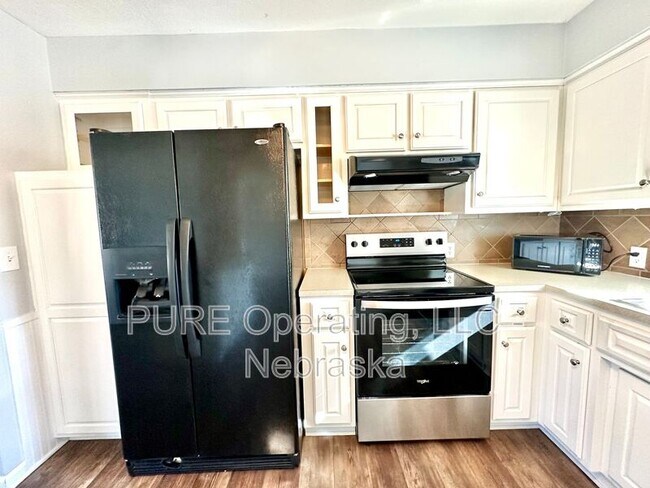 Building Photo - 20215 Pinkney St