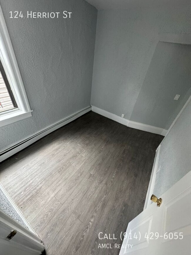 Building Photo - 124 Herriot St