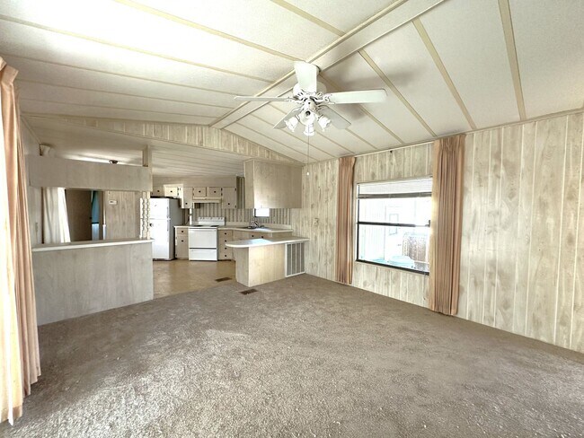 Building Photo - FIRST MONTH RENT FREE! Cute and Quiet 2/2 in N. Ft. Myers