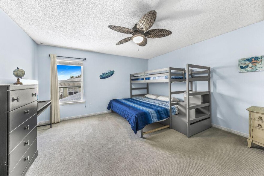Building Photo - 1472 W Beach Blvd
