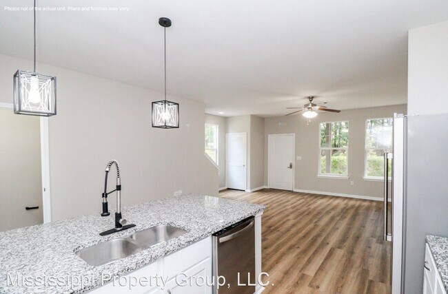Building Photo - 3 br, 3 bath House - 234 Town Center Drive