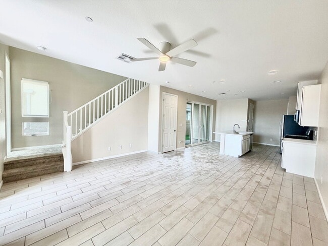 Building Photo - 3 Bedroom Townhome for Rent in Cadence Henderson | Solar Home | Master-Planned Community Near Las...