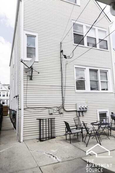 Building Photo - 2937 N Kimball Ave