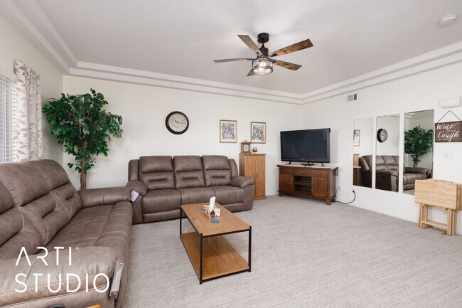 Building Photo - 2-bedroom 2-bathroom upstairs condo fully ...