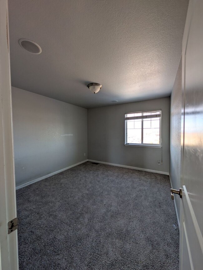 Building Photo - 22441 E Chenango Dr