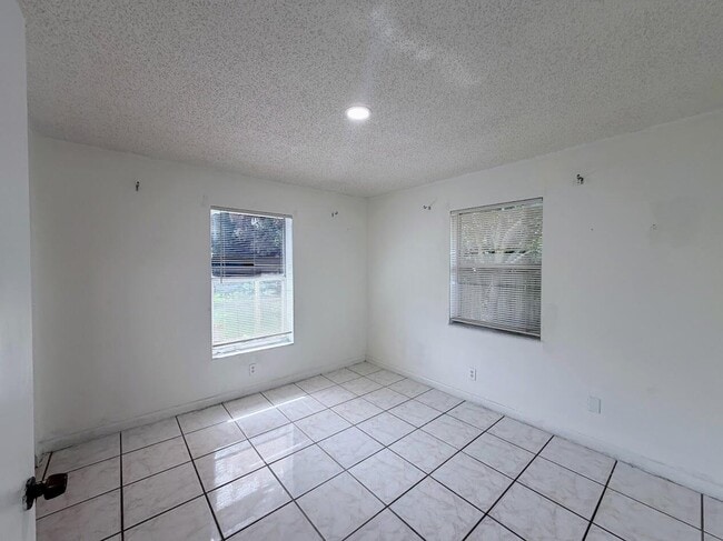 Building Photo - 5899 Mango Rd