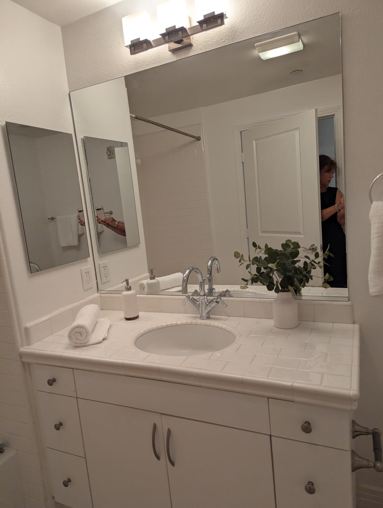 Building Photo - 7100 Playa Vista Dr