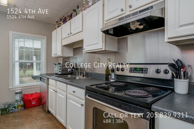 Building Photo - 1524 4th Ave