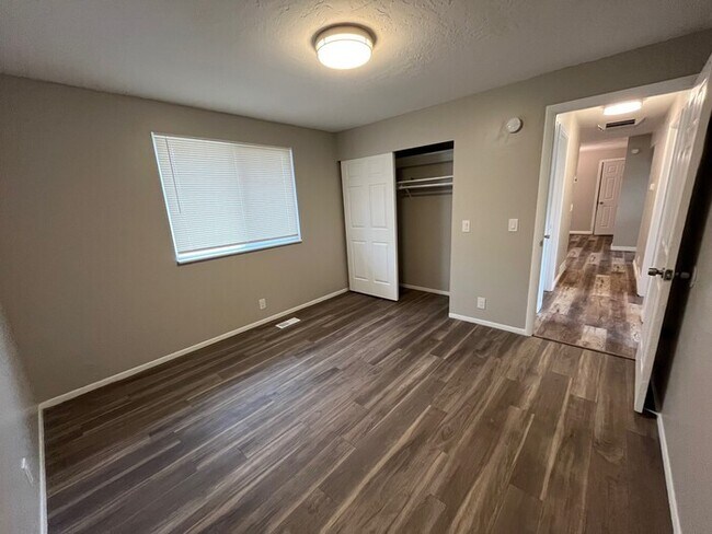 Building Photo - Remodeled Taylorsville 5 Bedroom!