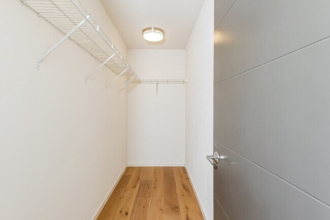 Building Photo - 5962 36th Ave S