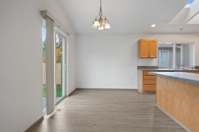 Building Photo - Move in ready! 3 bedroom rambler - Great l...