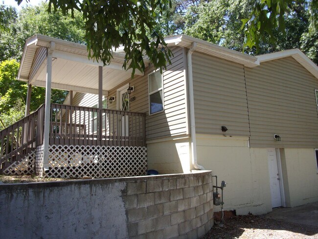 Building Photo - Recently Updated and Refreshed 3 Bedroom 2 Bath Home in Fort Mill