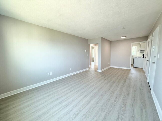Building Photo - 208 Point Beach Dr