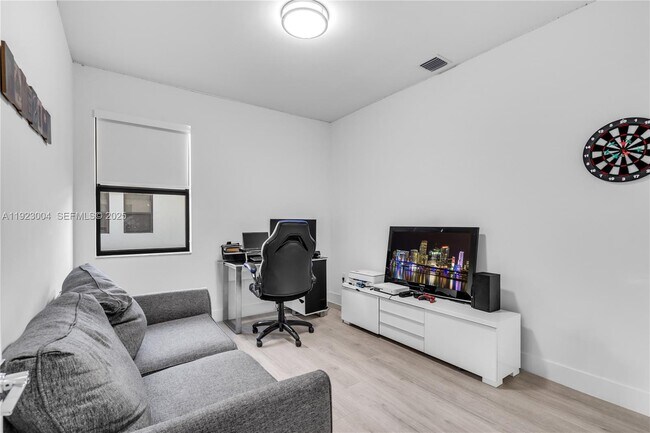 Building Photo - 4363 NW 81st Ave