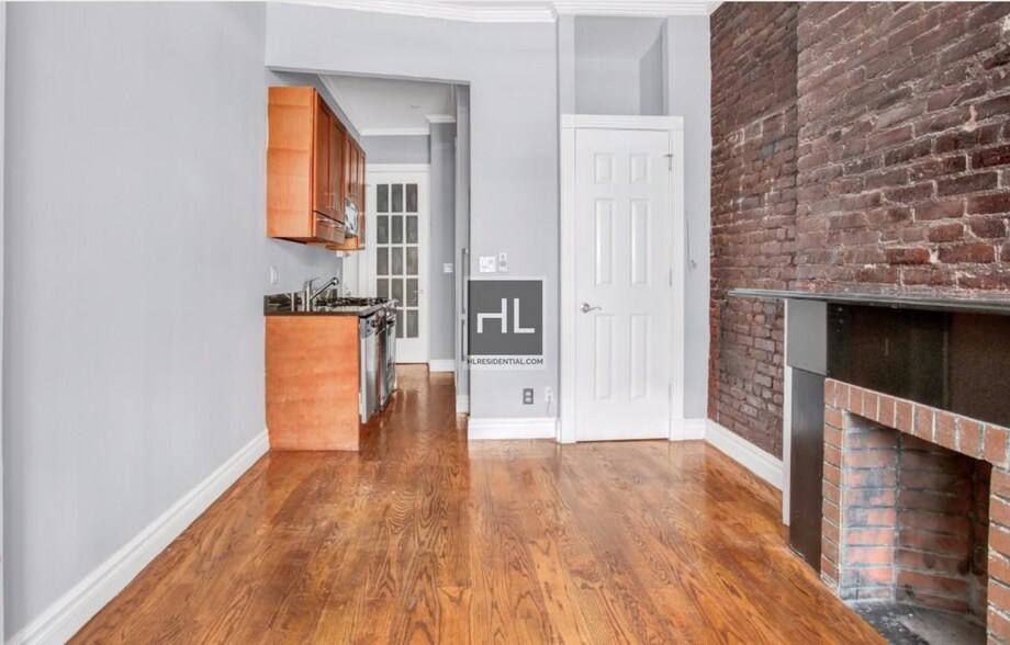 Building Photo - LEROY ST.