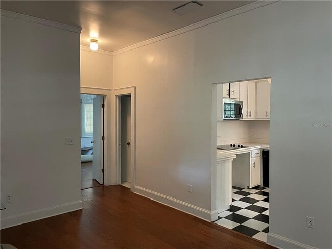 Building Photo - 528 S Bluford Ave