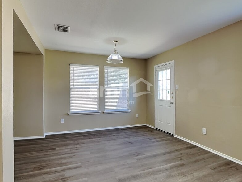 Building Photo - 4610 Elm Point Dr