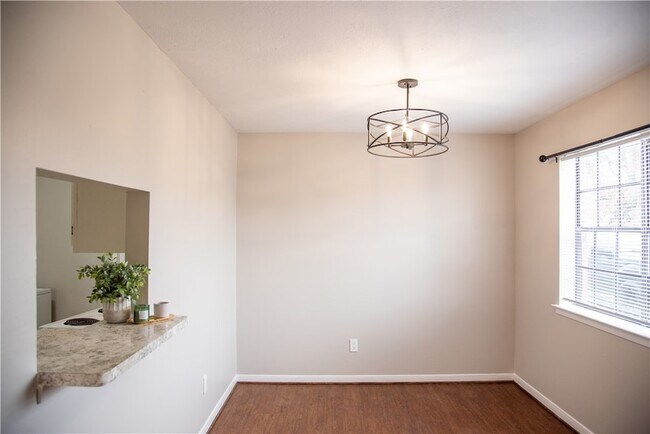 Building Photo - 700 Navarro Dr