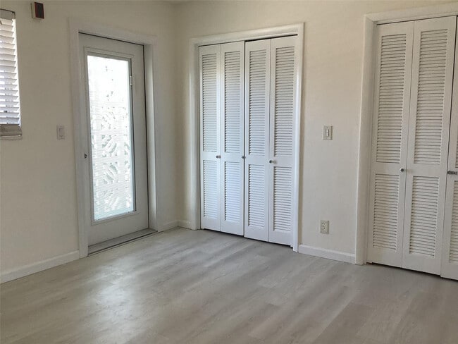 Building Photo - 455 Golden Isles Dr